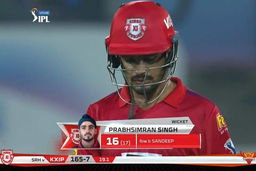 M48: SRH vs KXIP – Simran Singh Wicket