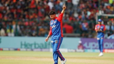 2 in 2: Kuldeep gets massive wickets of Maxwell & Karthik