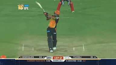 M1: SRH vs RCB – Yuvraj Singh Six