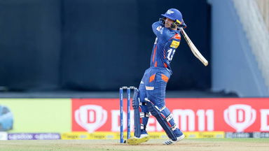 Going hammer and tongs: De Kock, Mayers smash 4,4,6,4 off Shami