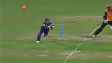 M22: SRH vs RPS – Spectacular catches –  MS Dhoni