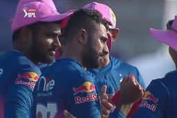 Gopal asks for DRS, gets the wicket