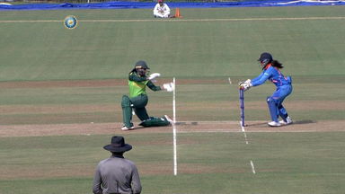 Taniya Bhatia's lightning fast MSD style stumpings