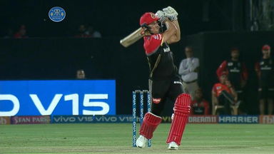 Marcus Stoinis makes 31*(28) on RCB debut