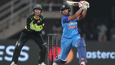 Richa Ghosh's 2 booming sixes
