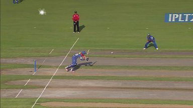 M16: DD vs MI –  Dinesh Karthik Wicket