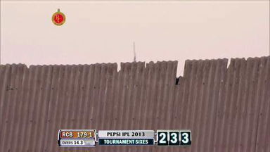 M31: RCB vs PWI – Chris Gayle Six