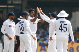 Ashwin runs through Sri Lanka line up with a 4-wicket haul