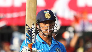 2ND ODI: IND vs SA  –   MS Dhoni 92*