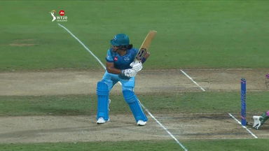 WHACKED! Straight SIX from Athapaththu