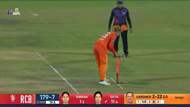 M13 - GG vs RCB: Ekta Bisht Wicket
