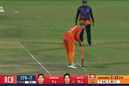 M13 - GG vs RCB: Ekta Bisht Wicket