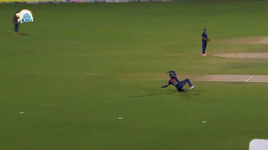 Terrific Reaction Time! Hooda pulls off splendid reflex catch
