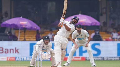 Straight and long! Pant goes downtown vs Southee