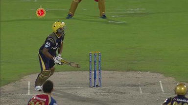 M11: RCB vs KKR –  Vinay Kumar Wicket