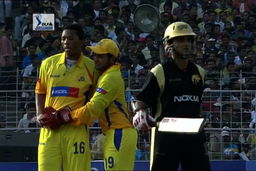 Makhaya Ntini steams his way to a superb Hat-trick vs KKR