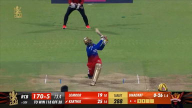 M30: RCB vs SRH – Dinesh Karthik Six