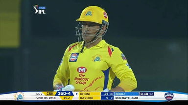 MS Dhoni smashes 44*(22) at Chepauk