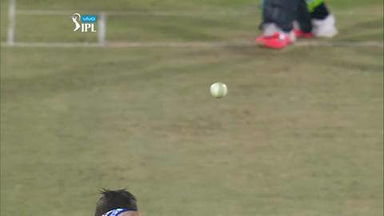M12: SRH vs MI – Moises Henriques Wicket