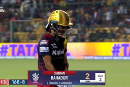 M07 - RCB vs DC: Simran Bahadur Wicket