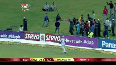 Q6: HAM vs SIA –  Glenn Maxwell six