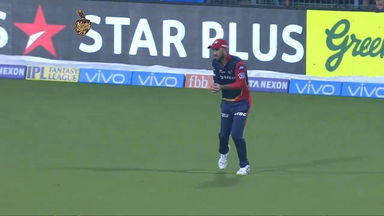 M13: KKR vs DD – Tom Curran Wicket
