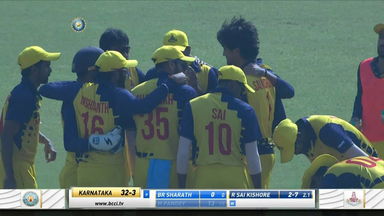 2 big wickets on successive balls! Sanjay Yadav- R Sai Kishore strike
