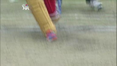 M46: SRH vs RCB – Yuvraj Singh Wicket