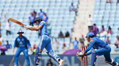 6 to bring up the 50: Gill gets there in style