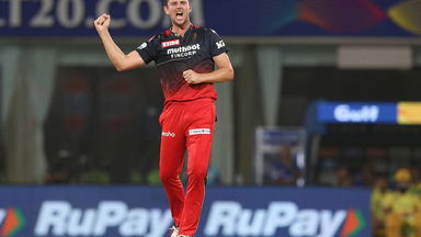 Josh Hazlewood's first wicket on RCB debut