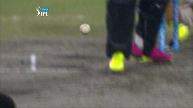 M55: KKR vs SRH – Yuvraj Singh Wicket
