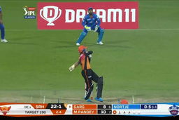 Q2: DC vs SRH – Priyam Garg Six
