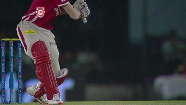 M27: KXIP vs SRH – Axar Patel Six
