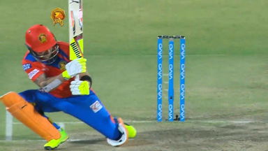Brendon McCullum manufactures the dilscoop