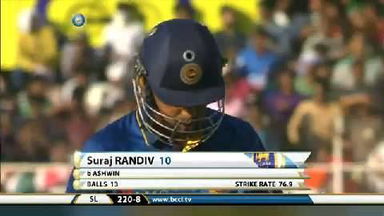 2ND ODI: IND vs SL – Suraj Randiv Wicket