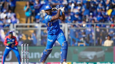 Romario roars at Wankhede with 39*(10)