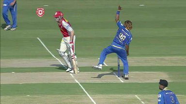 M69: KXIP vs MI – Azhar Mahmood Six