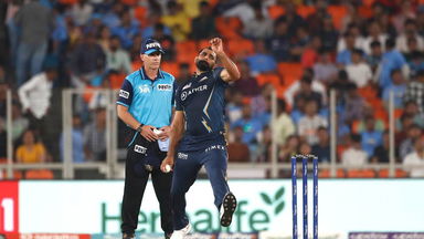 6, W, 4, 6, W: A roller-coaster penultimate over from Shami