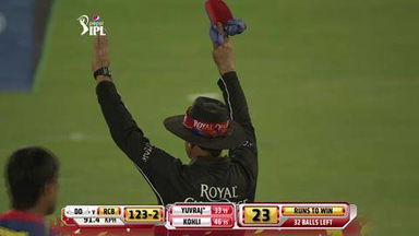 M2: DD vs RCB – Yuvraj Singh Six