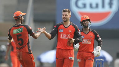 Markram picks Moeen Ali after being hit for a six