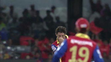 M16: RCB vs MI – Amazing Moments