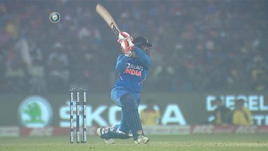Ravindra Jadeja's supporting act of 39*(31)