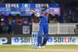 Crisped strokes! Tilak Varma's vital cameo of 28(16)