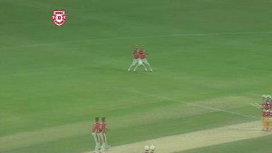 M18: KXIP vs RCB –  AB de Villiers Wicket