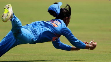 Harmanpreet Kaur pulls out a one-handed stunner