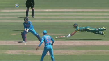Pandya throws, MSD right on the money