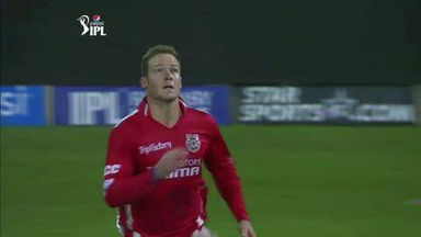 M31: RCB vs KXIP –  Mitchell Starc Wicket