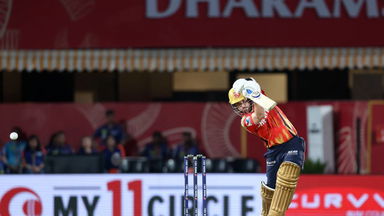 Josh Inglis attacks early with 30(14)