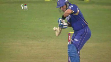 M27: RCB vs RR – Brad Hodge Wicket