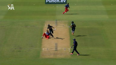 Quick single, near collision, missed run out ft. Gill, Siraj, Kohli